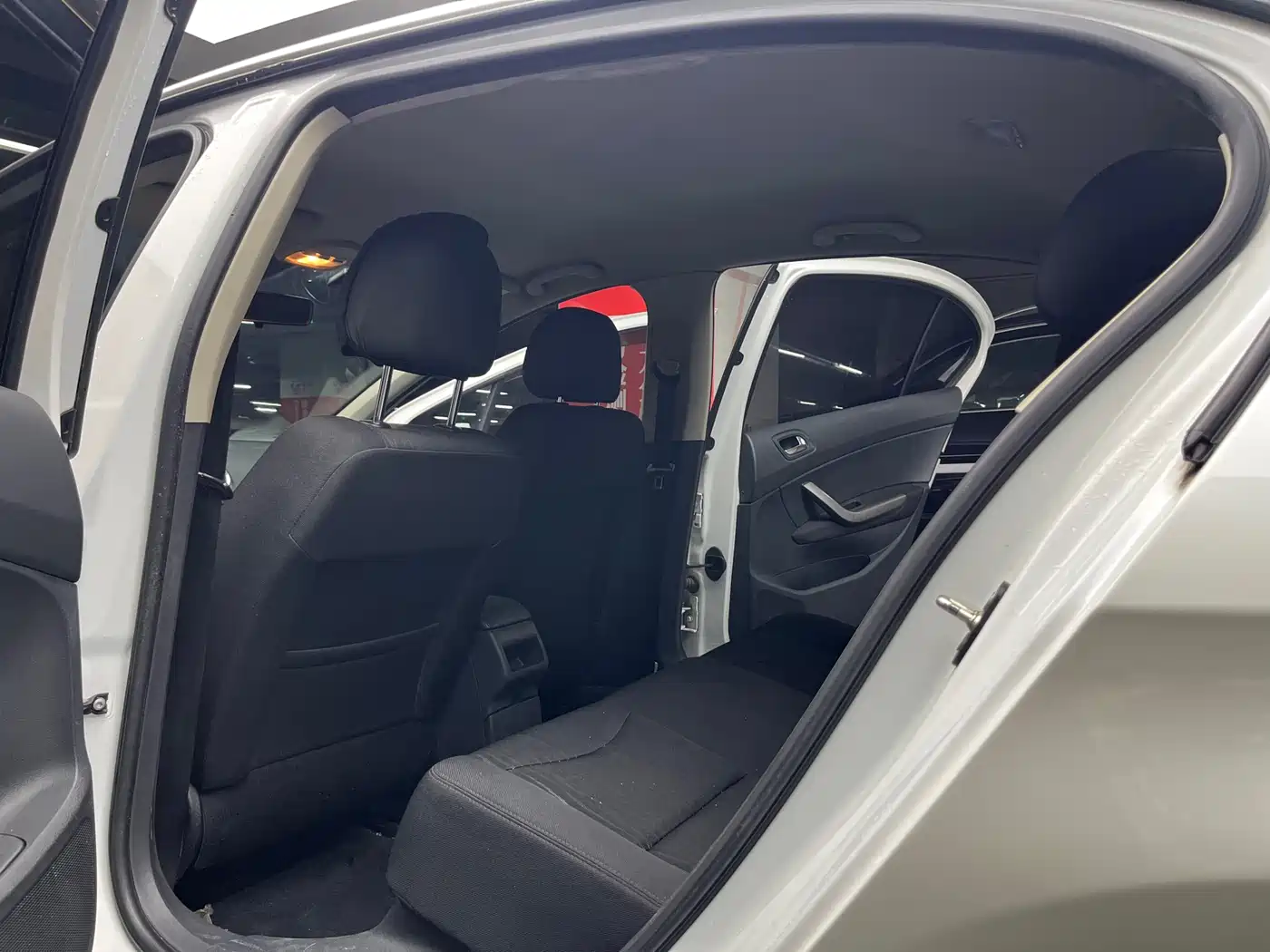 Peugeot 408 2013 2.0L Automatic Comfort Edition фото 14