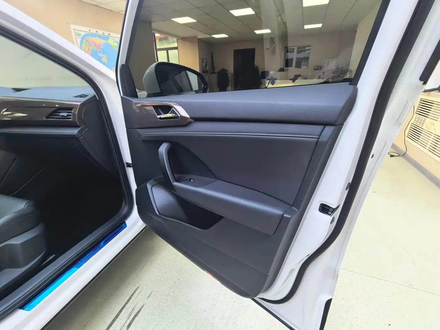 Volkswagen Tharu 2022 280TSI FWD Luxury Edition фото 21