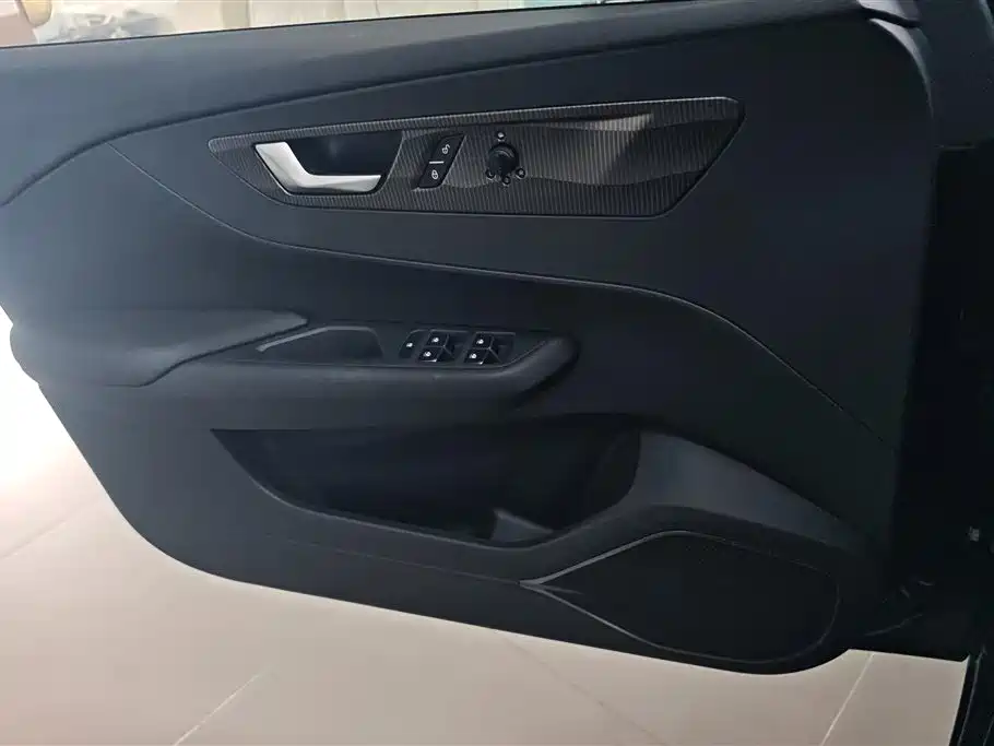 Hongqi E-QM5 2023 Facelift Basic Travel Edition фото 7