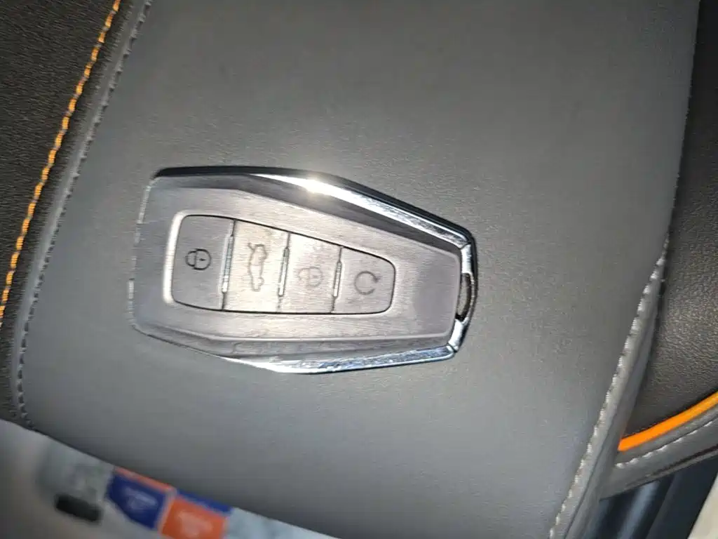 Фото 9 - Geely Coolray
