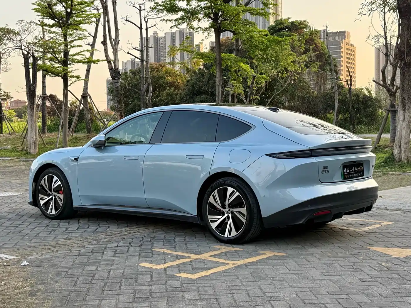 NIO NIO ET5