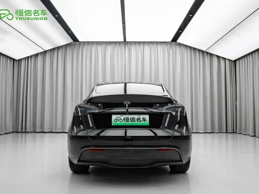 Фото 10 - Tesla Model Y