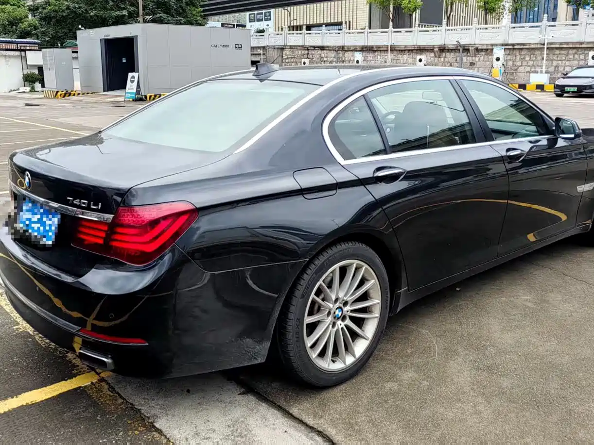Фото 4 - BMW 7 Series