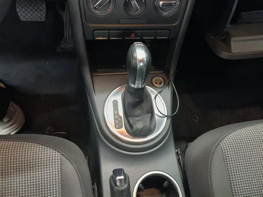 Volkswagen Beetle 2014 1.4TSI Fashion Edition фото 16