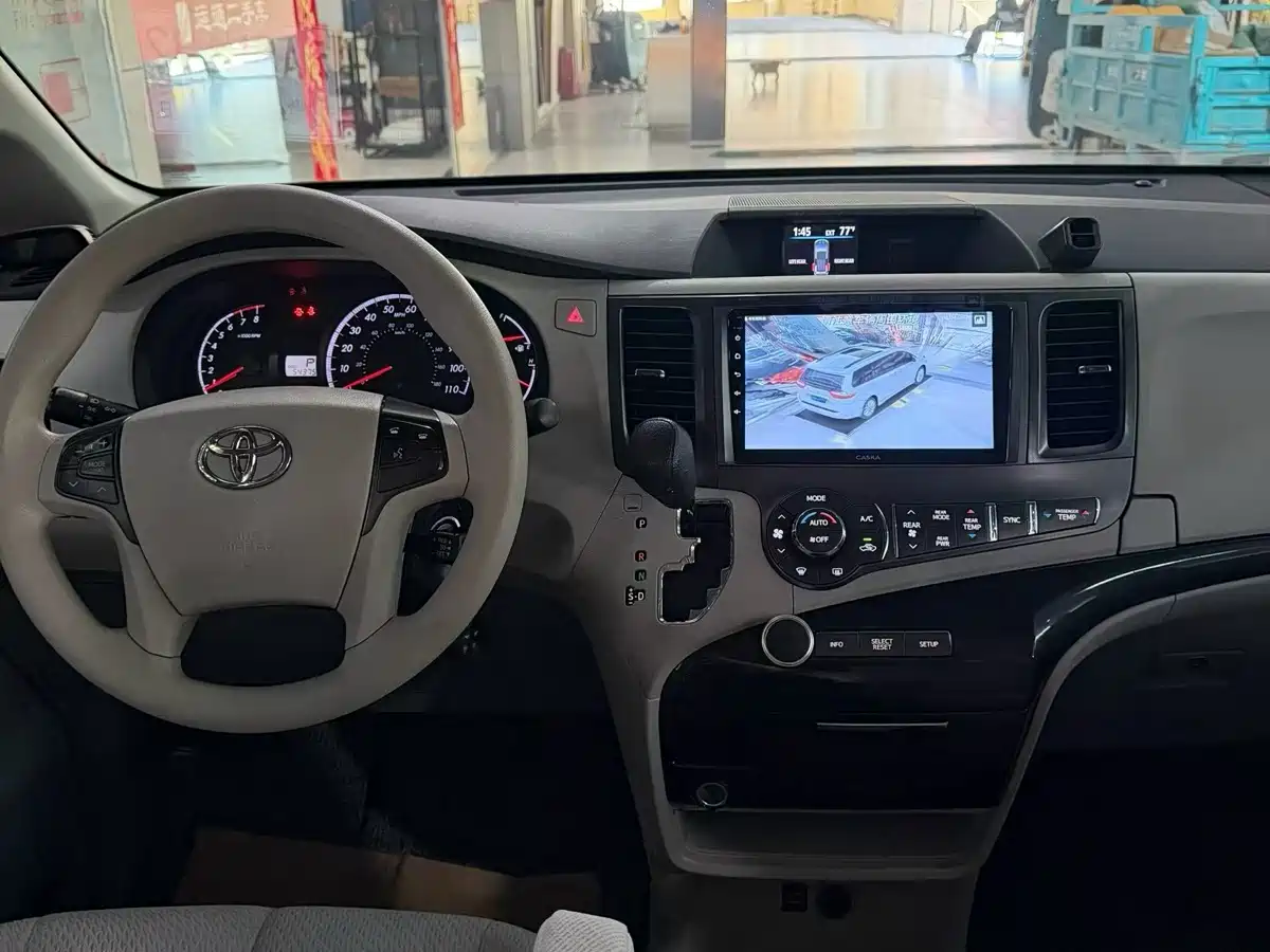 Toyota Sienna 2013 3.5L 4WD Automatic фото 6