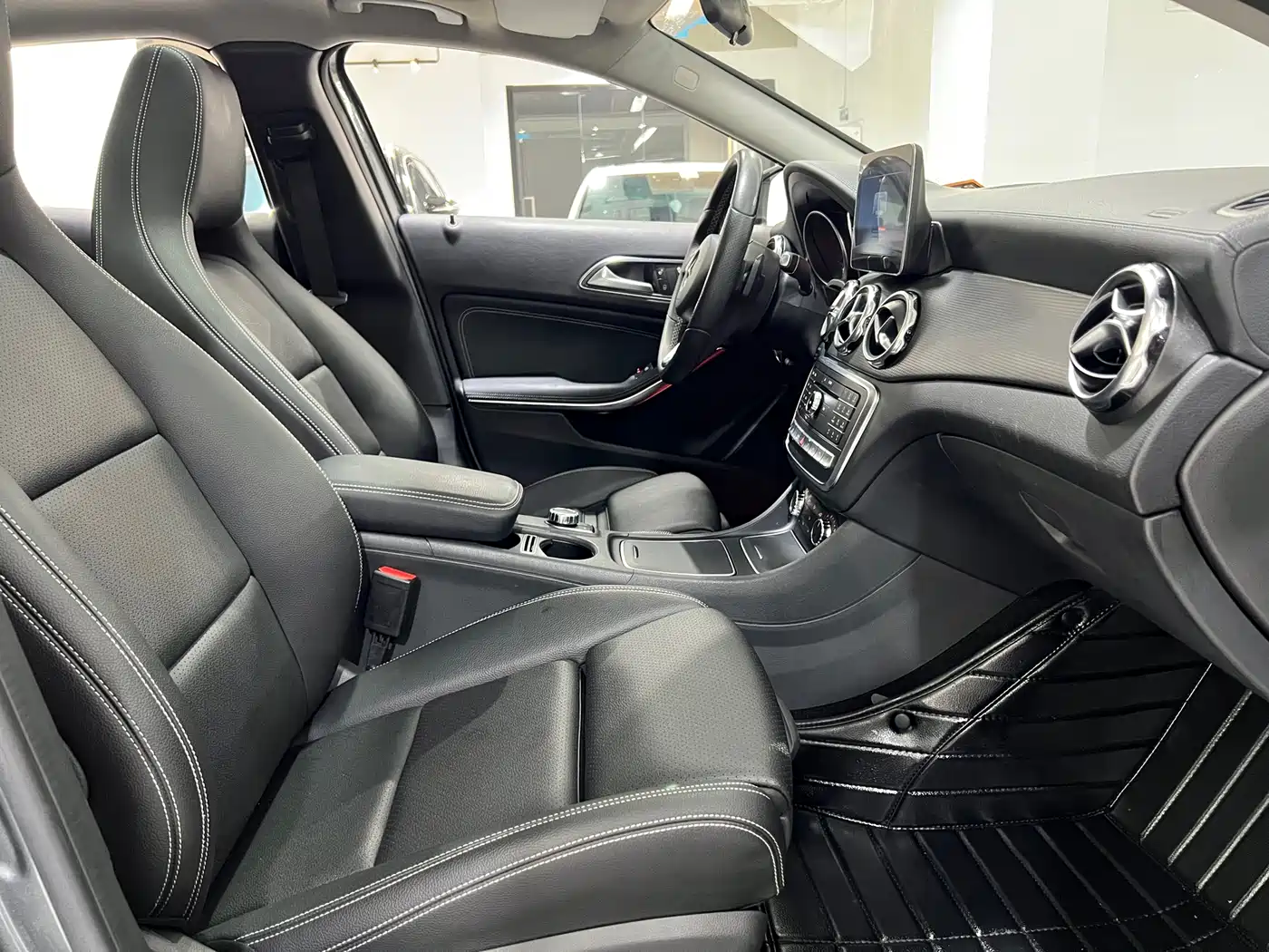 Mercedes-Benz GLA 2017 GLA 220 4MATIC Fashion фото 13