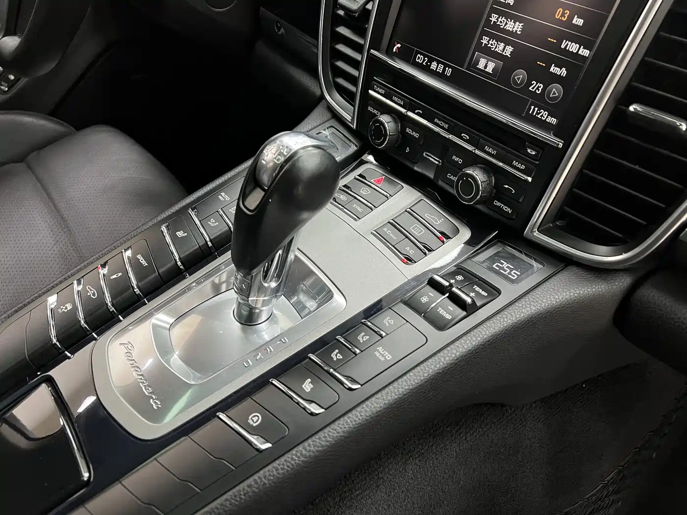 Porsche Panamera 2014 Panamera 3.0T фото 32