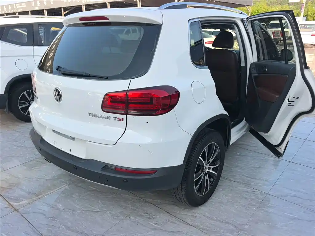 Volkswagen Tiguan 2015 1.8TSI Automatic 2WD Highline фото 11