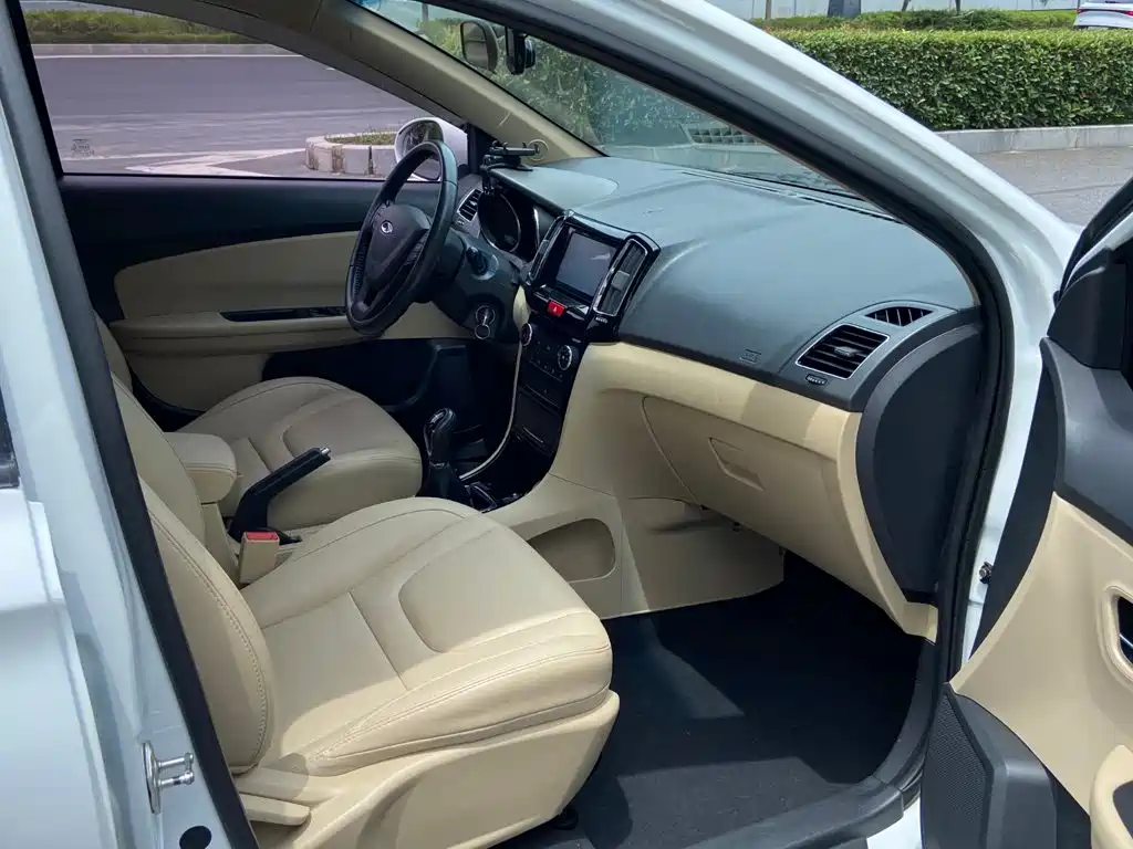 Фото 6 - Chery E3