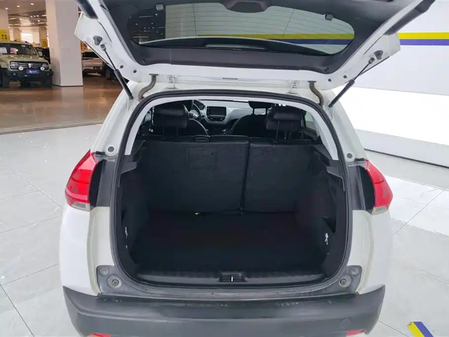 Peugeot 2008 2014 1.6L Automatic Fashion Edition фото 4