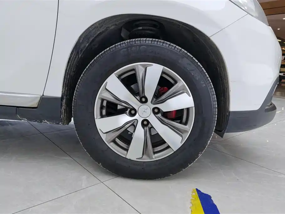 Peugeot 2008 2014 1.6L Automatic Fashion Edition фото 6