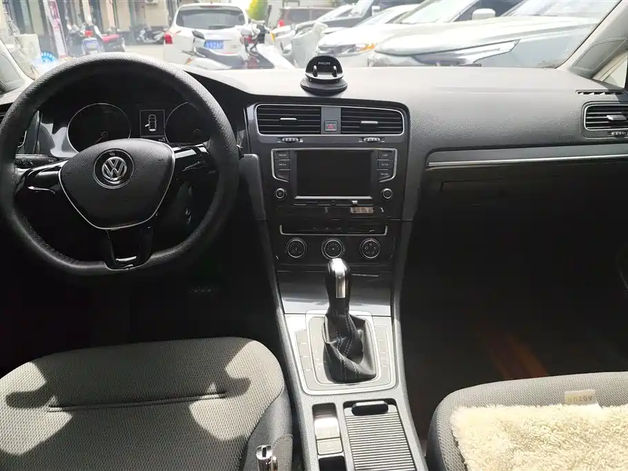 Volkswagen Golf 2017 230TSI Auto Comfort Millionth Anniversary Edition фото 12