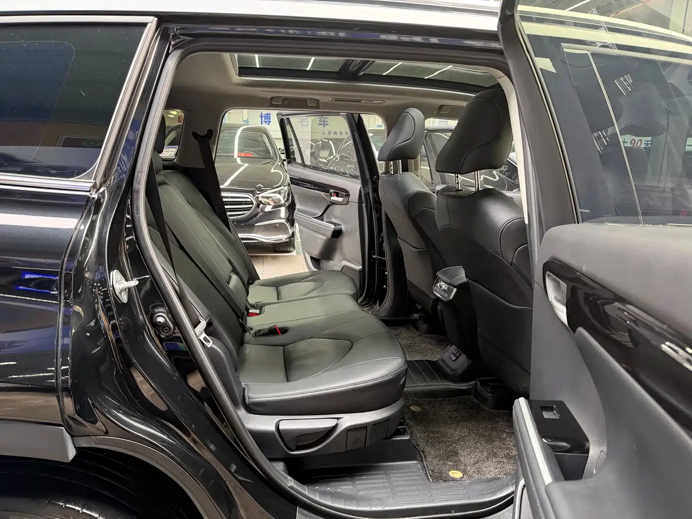 Toyota Highlander 2022 380T 4WD Luxury 7-Seater фото 16