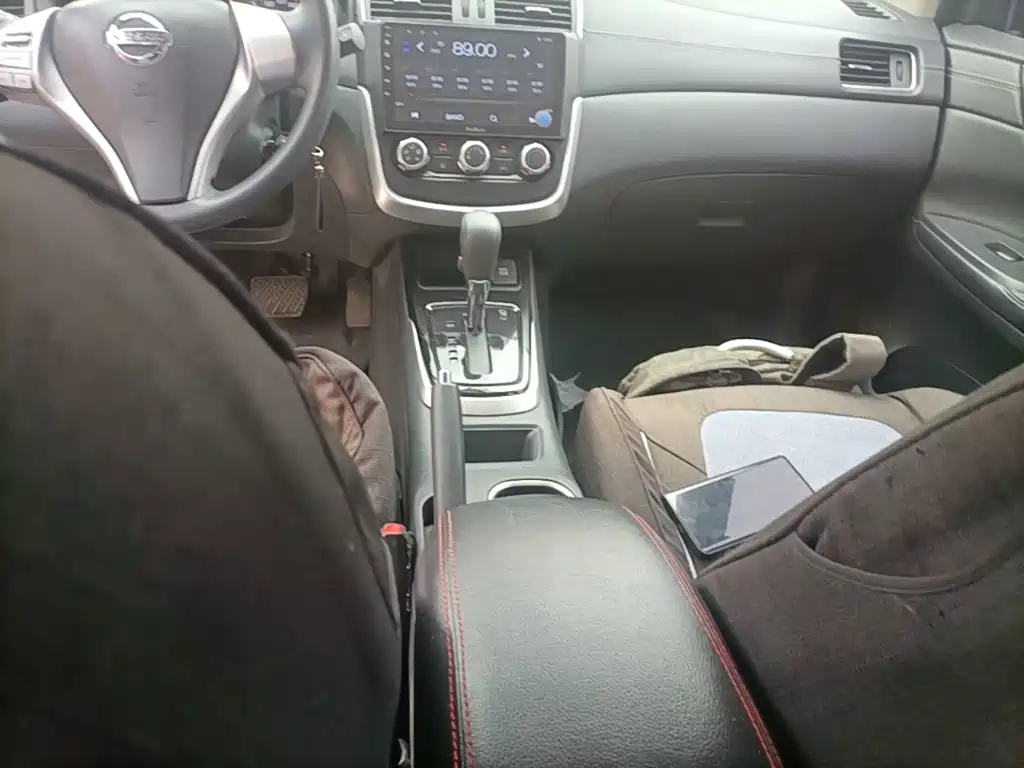 صورة 14 - Nissan Tiida