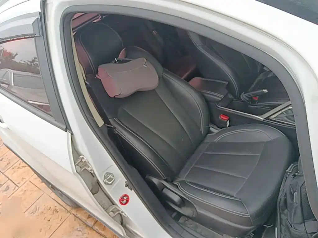 Фото 25 - Geely Vision X3