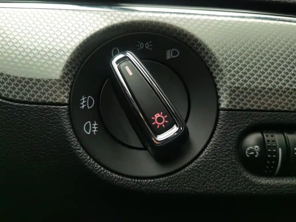Volkswagen Sagitar 2017 1.6L Manual Comfort фото 21