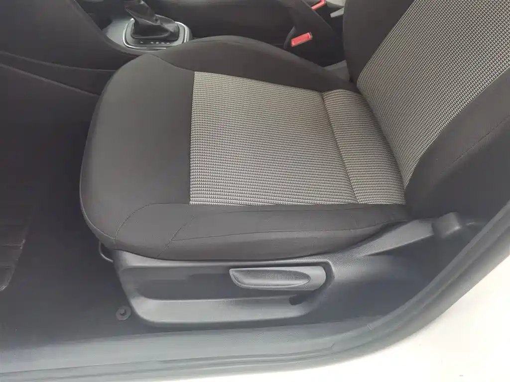 Volkswagen Polo 2016 1.4L Automatic Trend фото 20