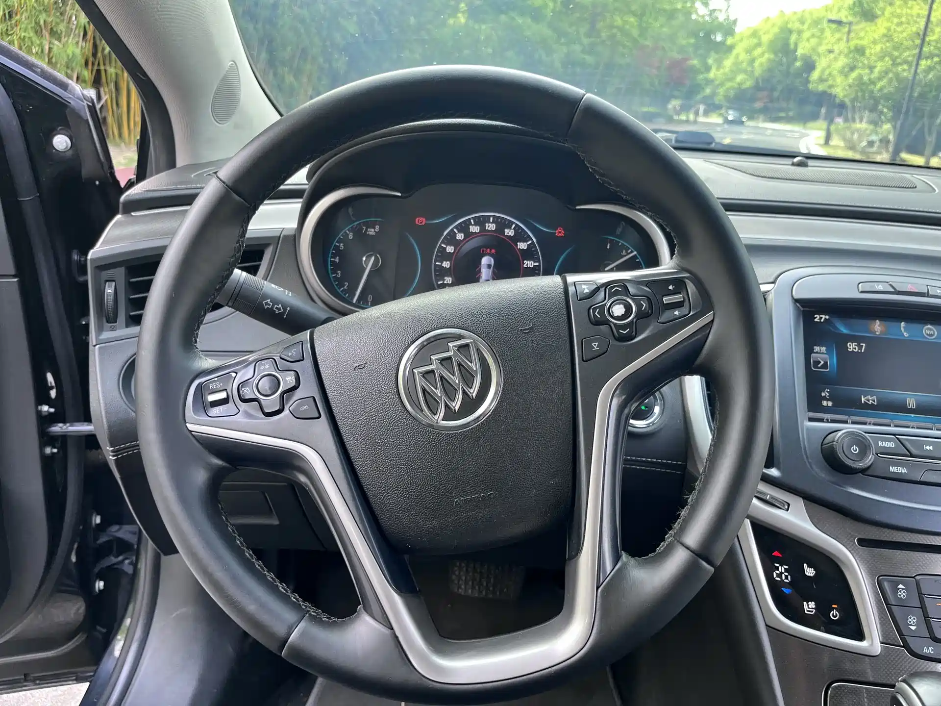 Photo 11 - Buick LaCrosse