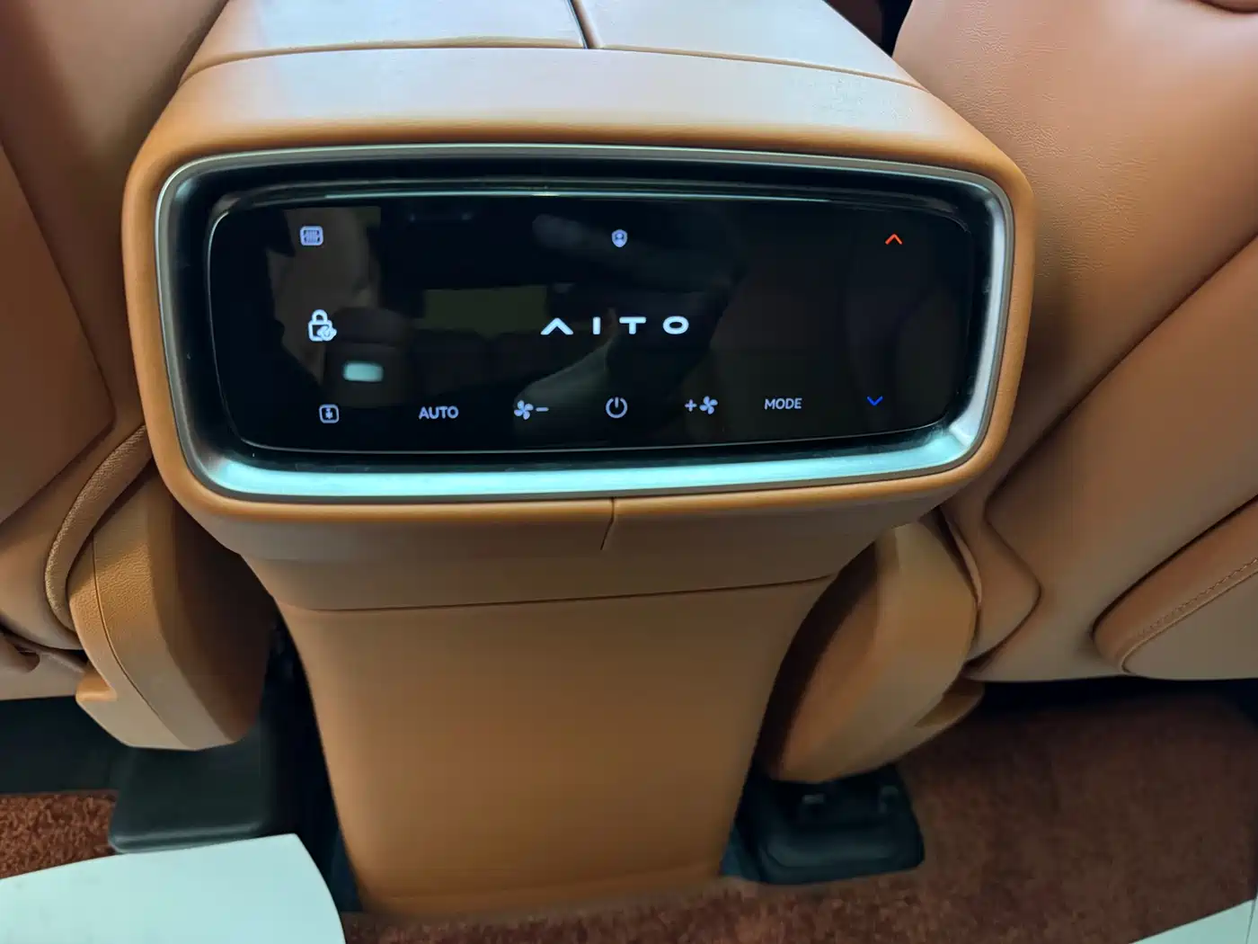 AITO Wenjie AITO M9 2024 Range Extender Max Edition 42kWh 6-seater фото 22