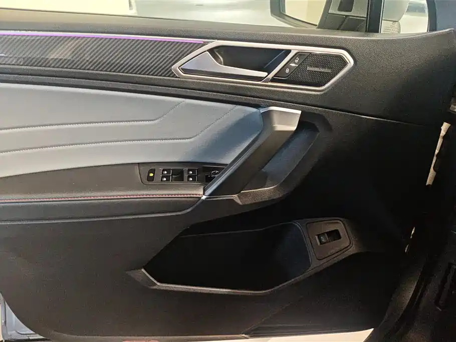 Volkswagen Tiguan L 2022 330TSI Automatic 2WD R-Line Flagship Edition фото 7