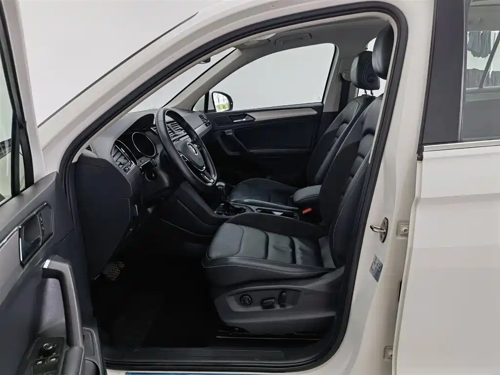 Volkswagen Tiguan L 2019 330TSI Auto 2WD Smart Luxury Edition China V фото 10