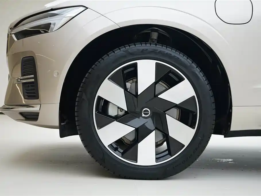 VOLVO XC60 PLUG-IN HYBRID