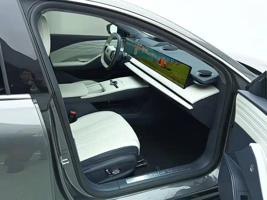 GEELY GALAXY GALAXY E8