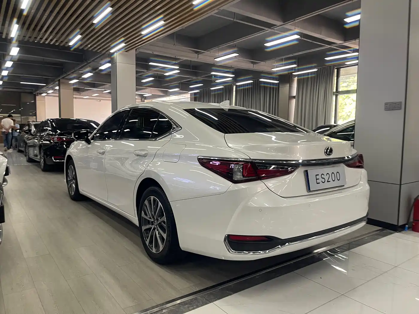 Фото 8 - Lexus ES