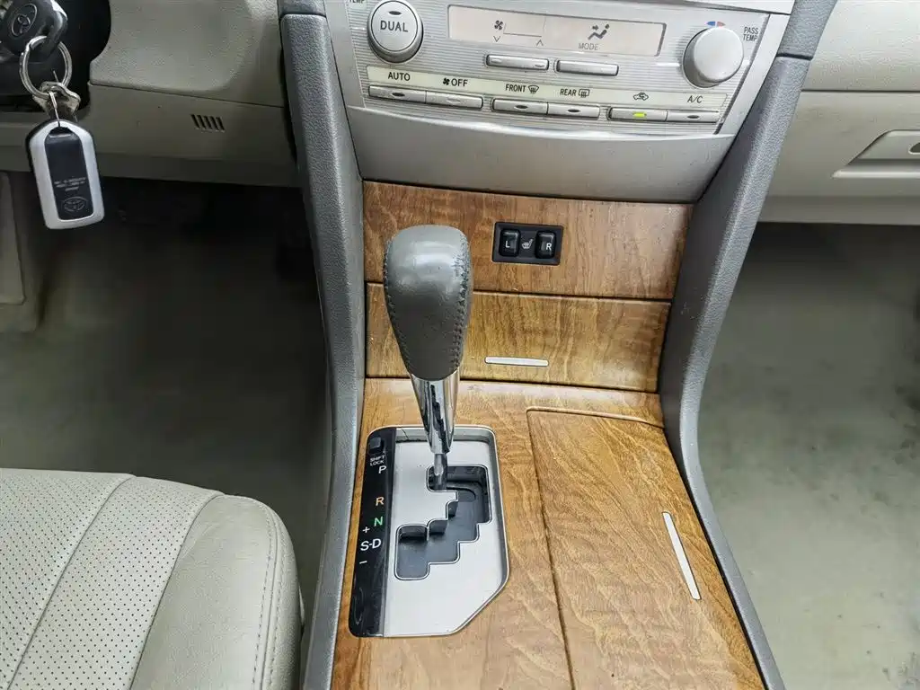 Toyota Camry 2011 240G Classic Anniversary Edition фото 13