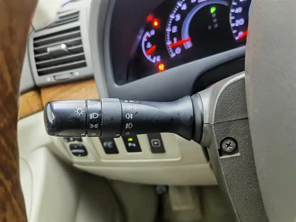 Toyota Camry 2011 240G Classic Anniversary Edition фото 21