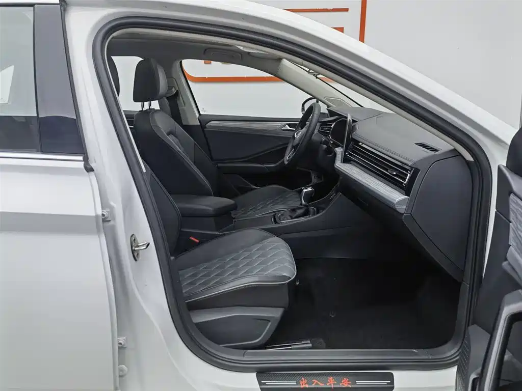 Volkswagen Sagitar 2023 300TSI DSG Surpassing Edition фото 23
