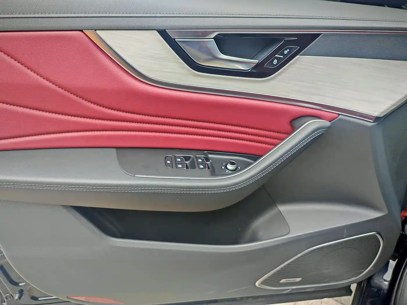 Hongqi HS5 2025 2.0T 2WD Mystic Shadow Edition фото 15