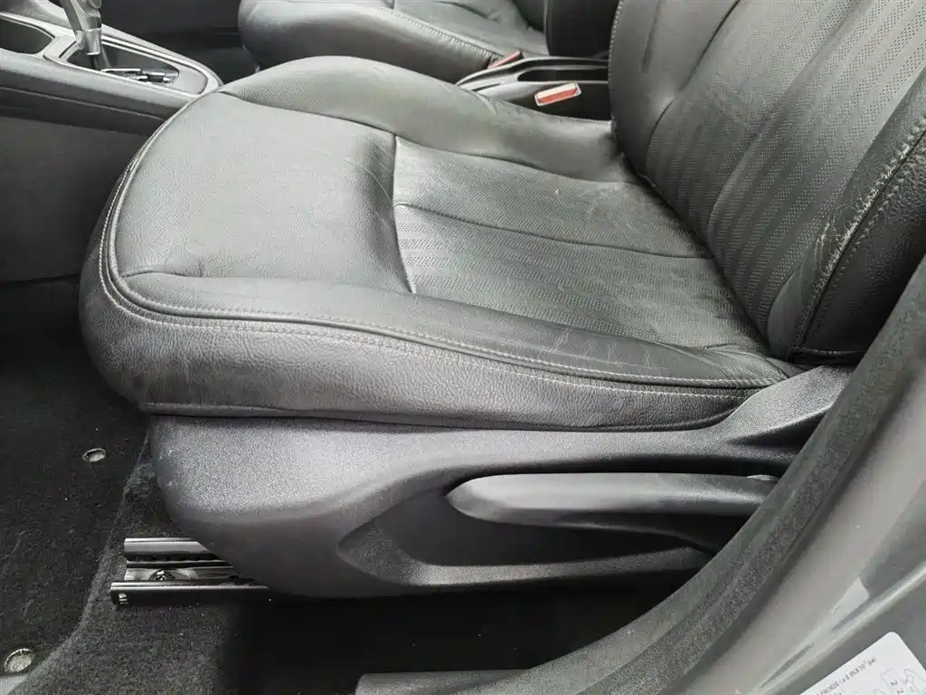 Peugeot 301 2014 1.6L Automatic Premium Edition фото 20