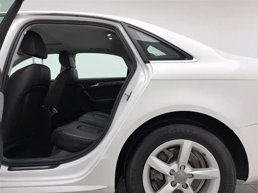 Audi A4L 2013 35 TFSI Automatic Comfort фото 15