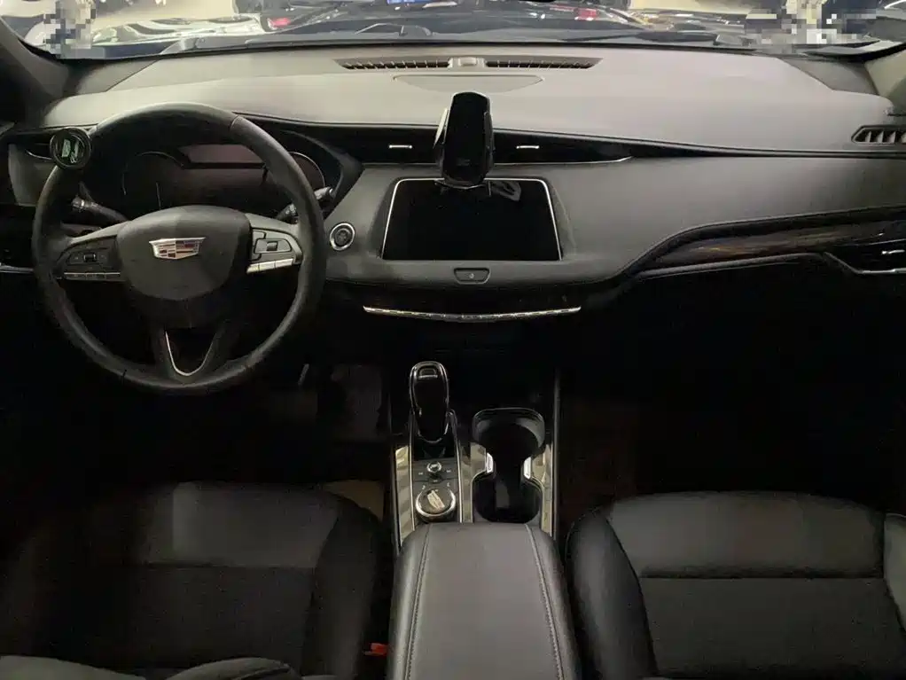 CADILLAC XT4