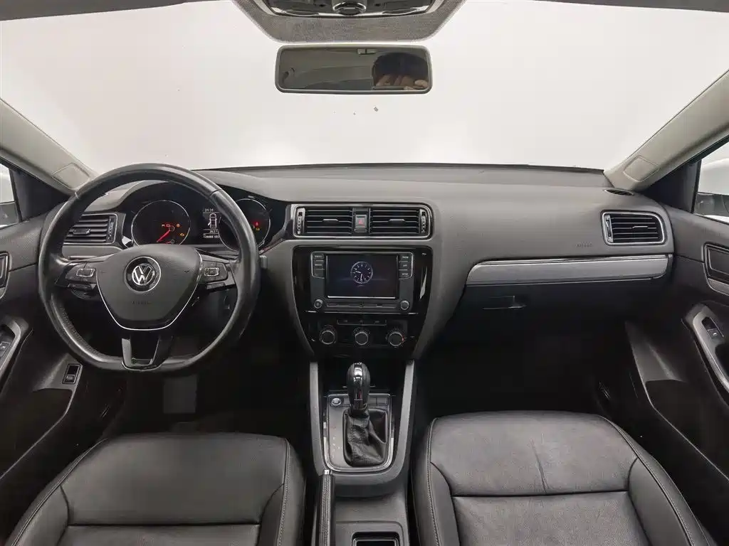 Volkswagen Sagitar 2018 280TSI DSG Spark Edition фото 5