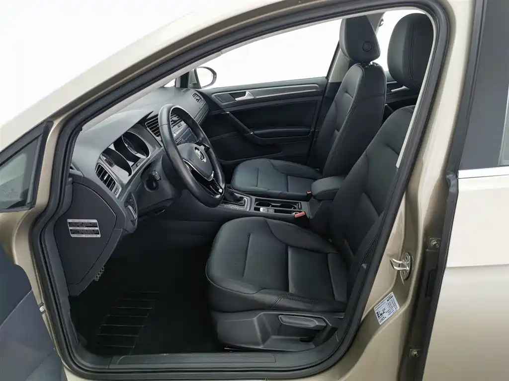 Volkswagen Golf 2016 1.6L Automatic Comfort фото 10