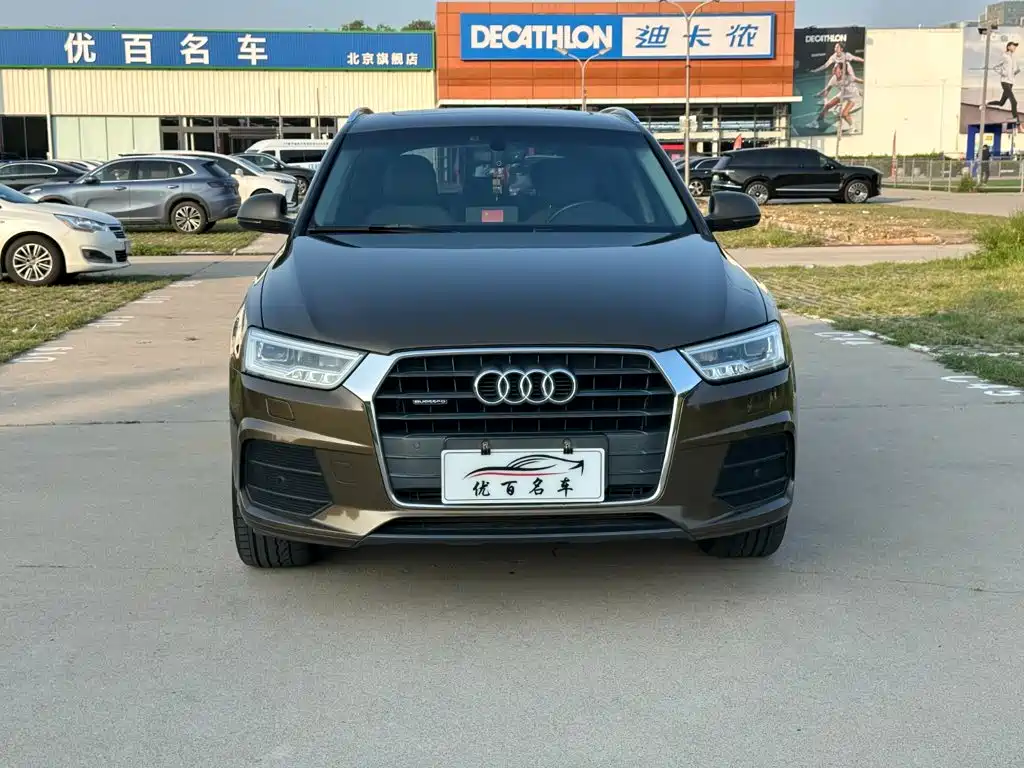 Photo 2 - Audi Q3