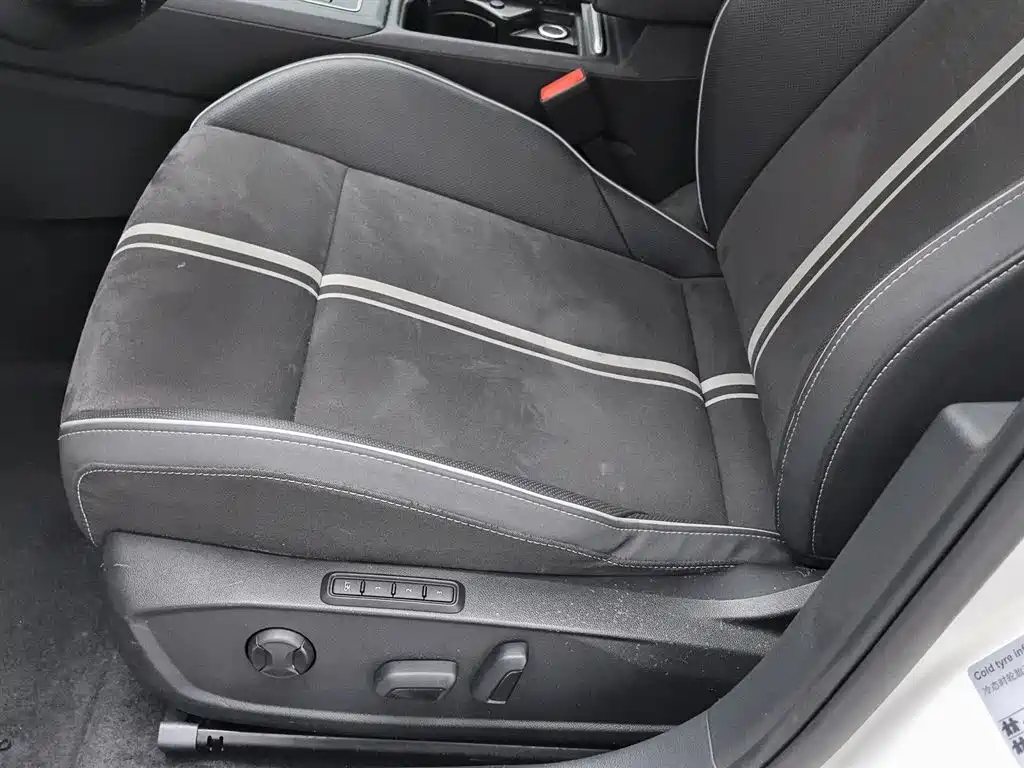 Volkswagen Golf 2023 Facelift 280TSI DSG R-Line Lite фото 20