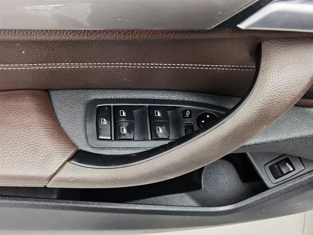 BMW X1 2019 sDrive18Li Premium Model фото 9