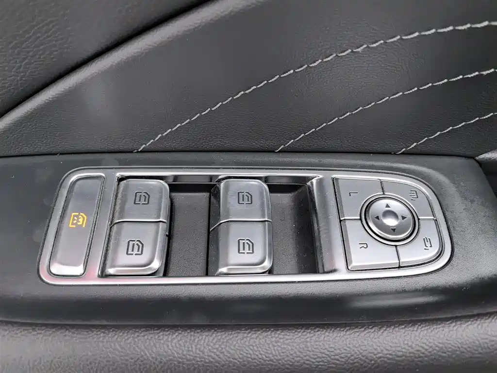Hongqi H5 2023 2.0T Auto Smart Connect Flag Comfort фото 9