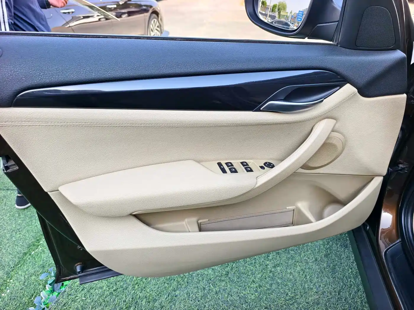 BMW X1 (Import) 2010 xDrive25i фото 5