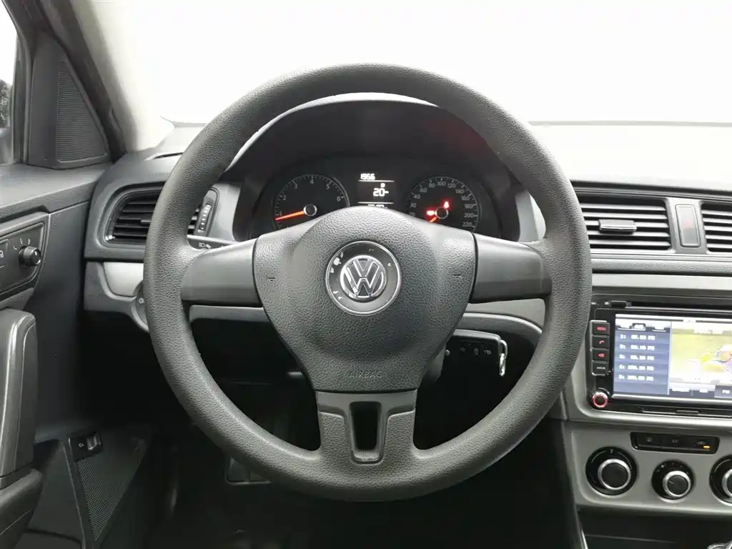 Volkswagen Lavida 2013 Facelift Classic 1.6L Manual Trend фото 11