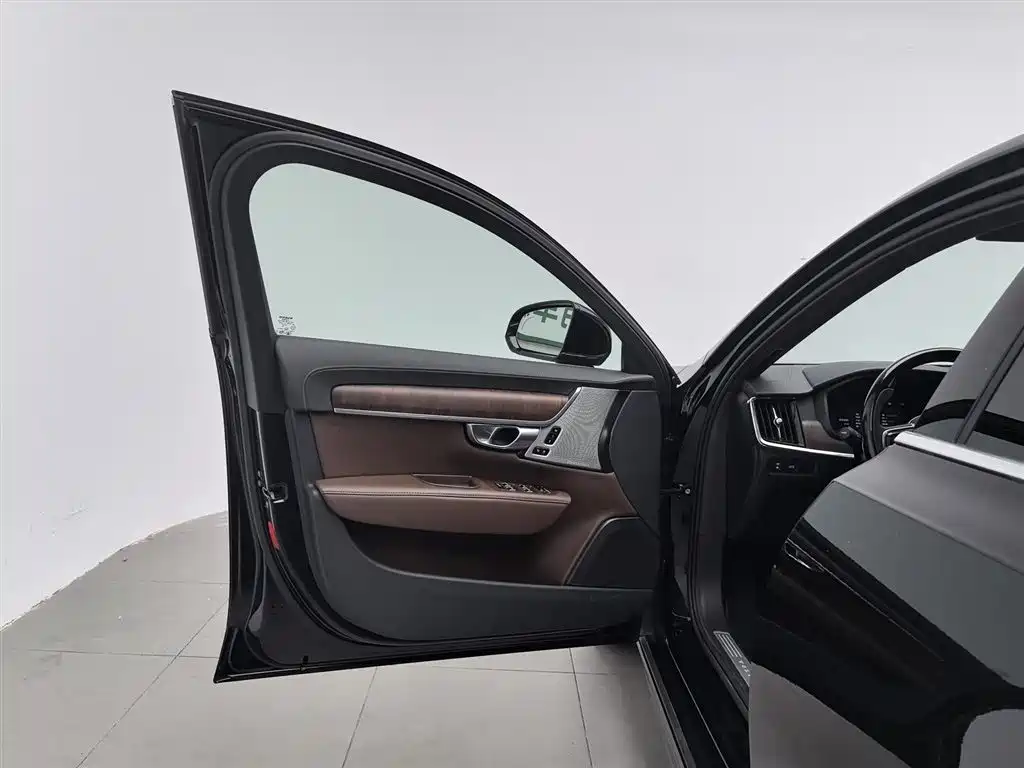 Volvo S90 2023 B5 Intelligent Vision Luxury Edition фото 8