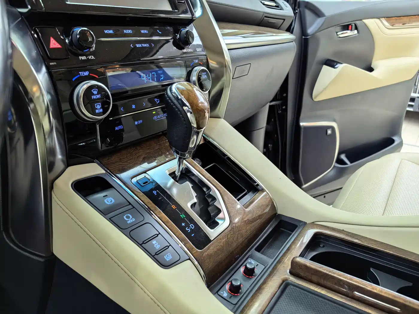 Toyota Alphard 2015 3.5L Premium Edition фото 9