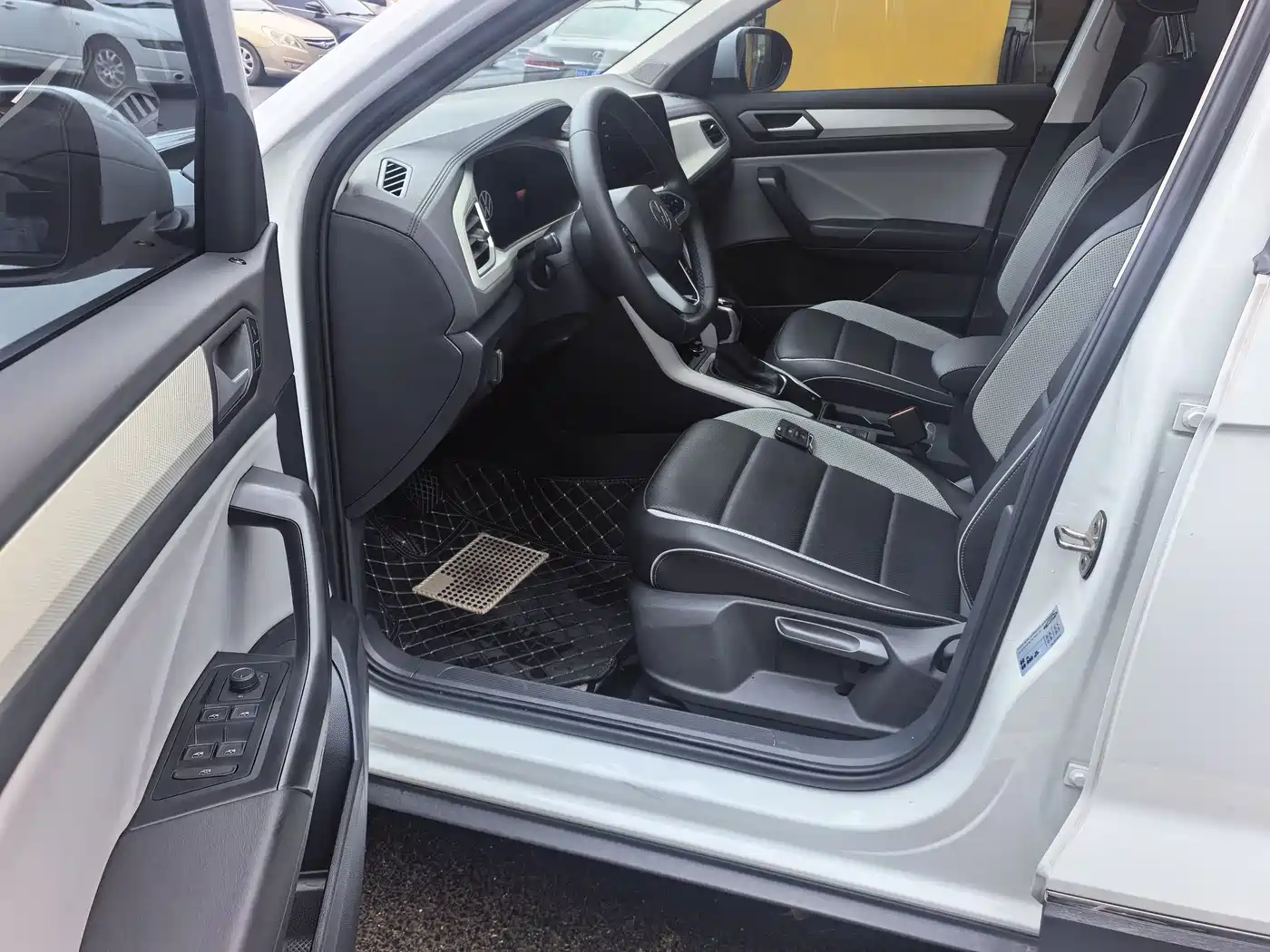 Volkswagen T-ROC 2024 280TSI DSG 2WD Time Edition фото 7