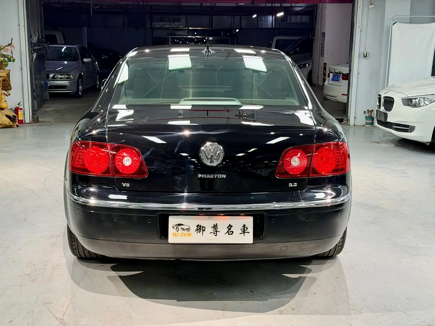 Volkswagen Phaeton 2007 Model 3.2L V6 5-Seat Base фото 6