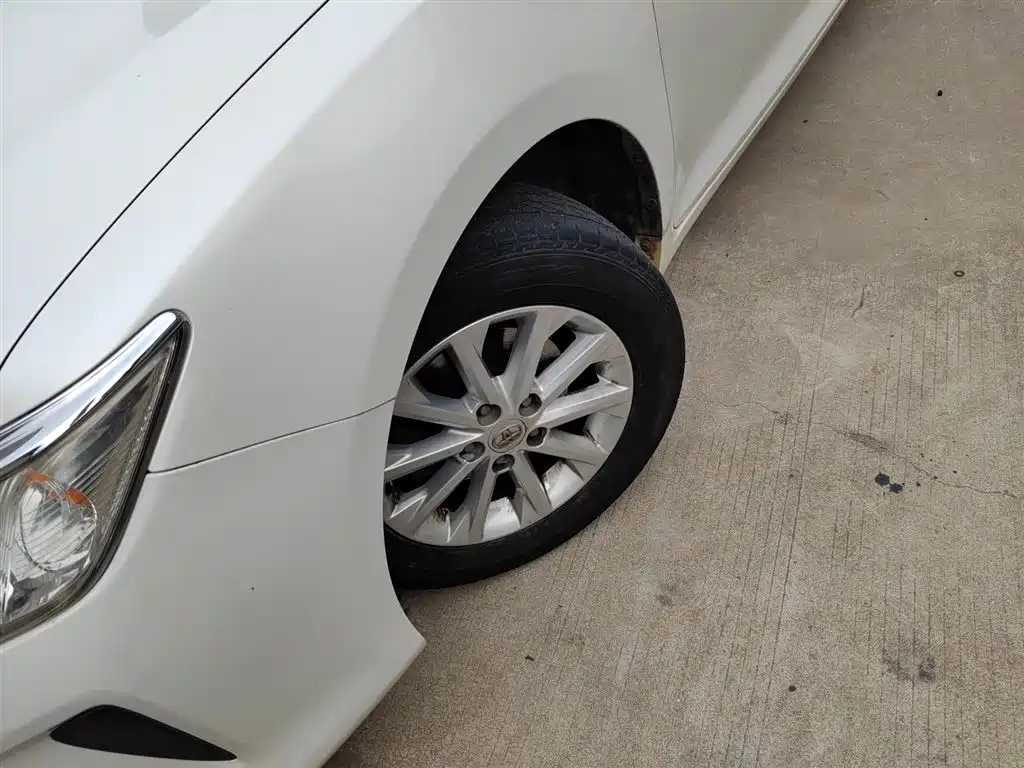 Toyota Camry 2015 2.0G Leading Edition фото 25