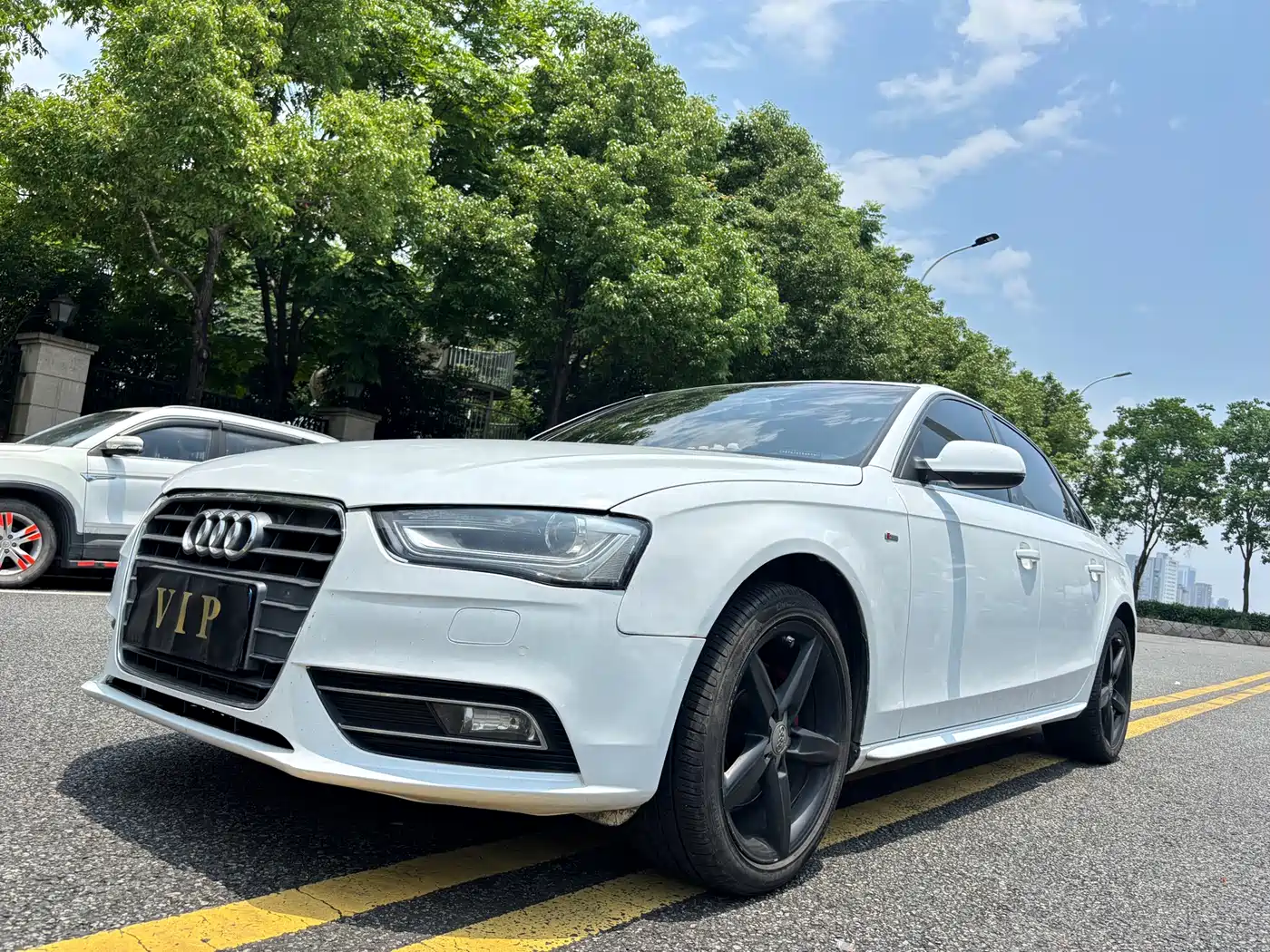 Audi A4L 2013 35 TFSI Automatic Standard фото 2