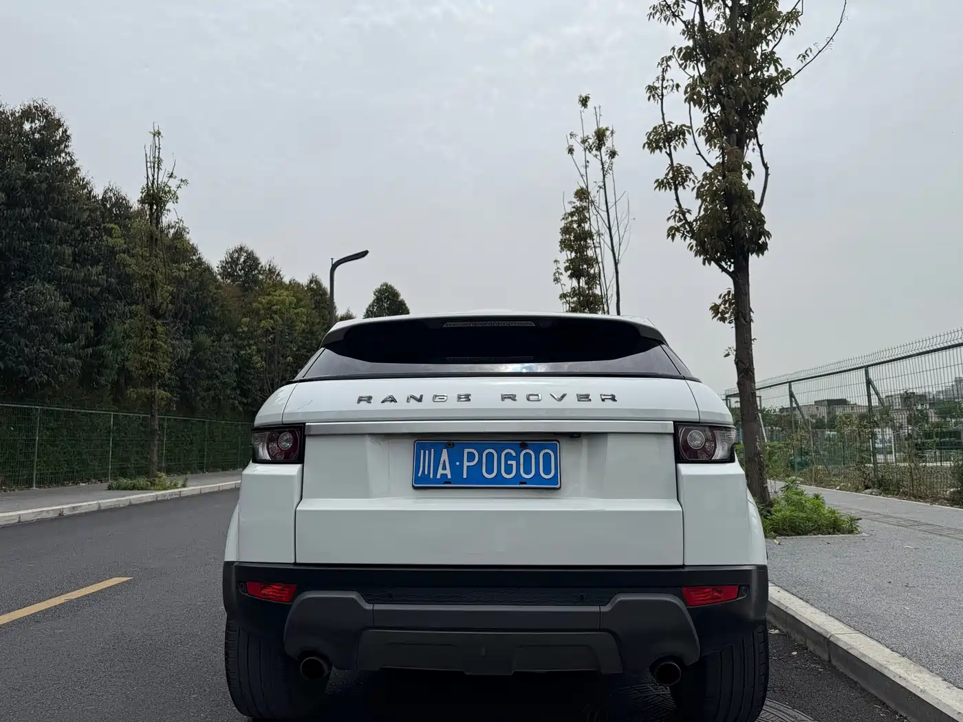 Land Rover Range Rover Evoque (Import) 2013 2.0T 3-Door Glamour Edition фото 19